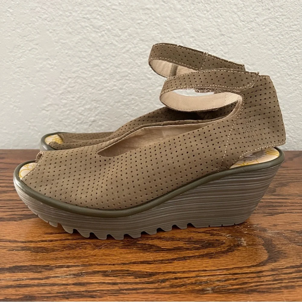 FLY London Women's Yala Perforated Wedge Sandal Size 39